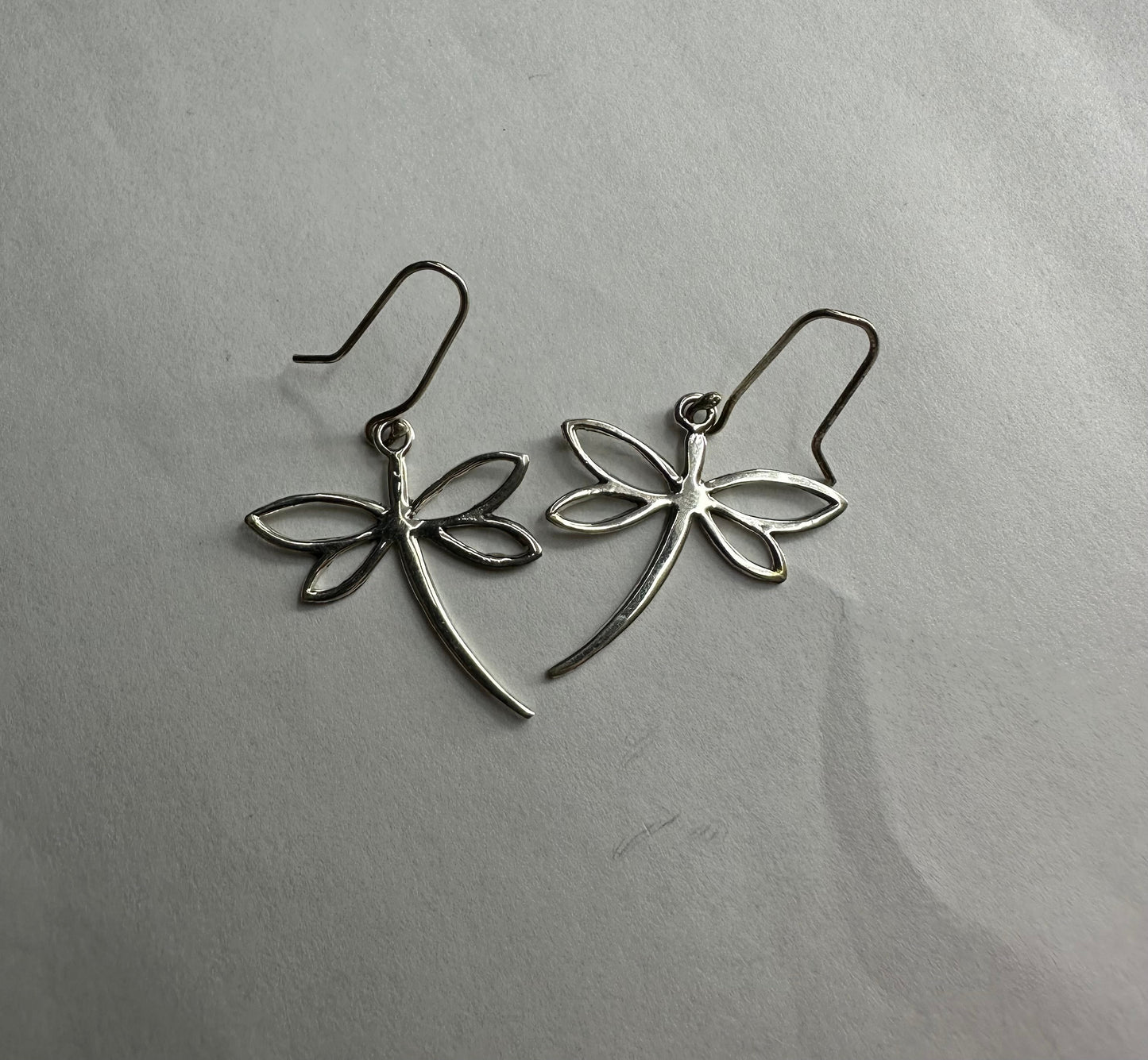 SIMPLE DRAGONFLY EARRING ON HOOK