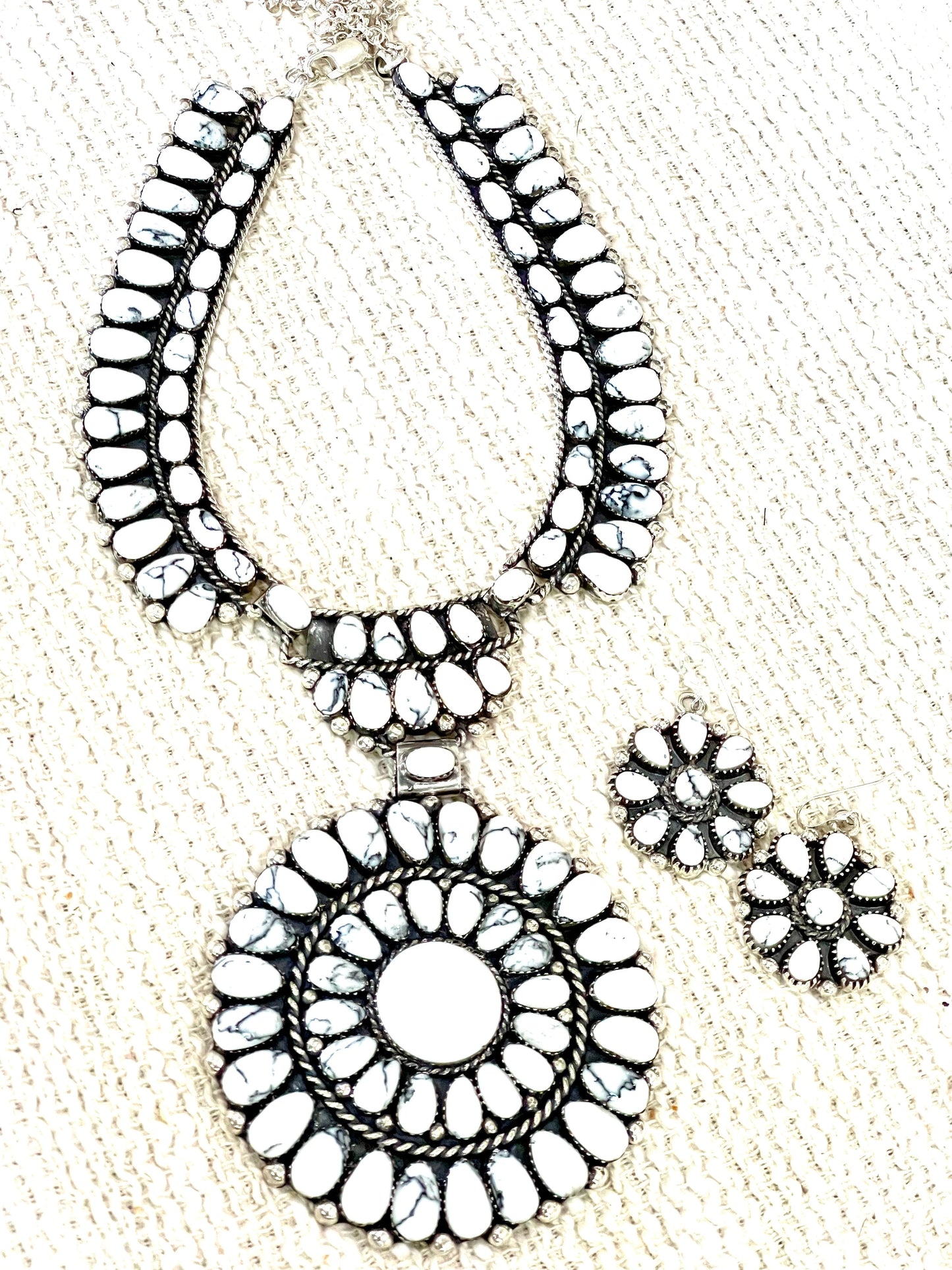 Beautiful Sterling Silver & White Buffalo Necklace And Earring Set