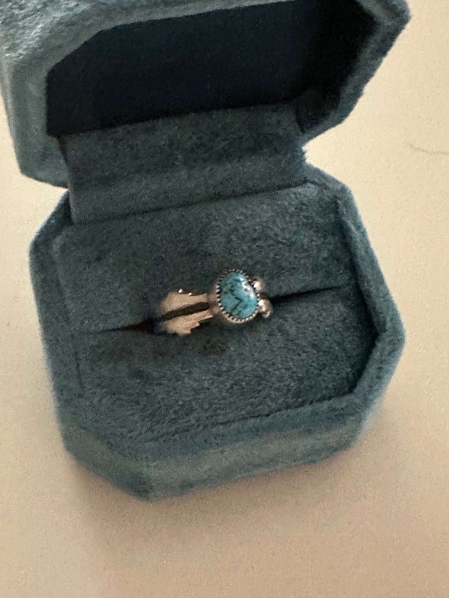 Beautiful Handcrafted Jagged Sterling Silver Kingman Turquoise Mesa Ring