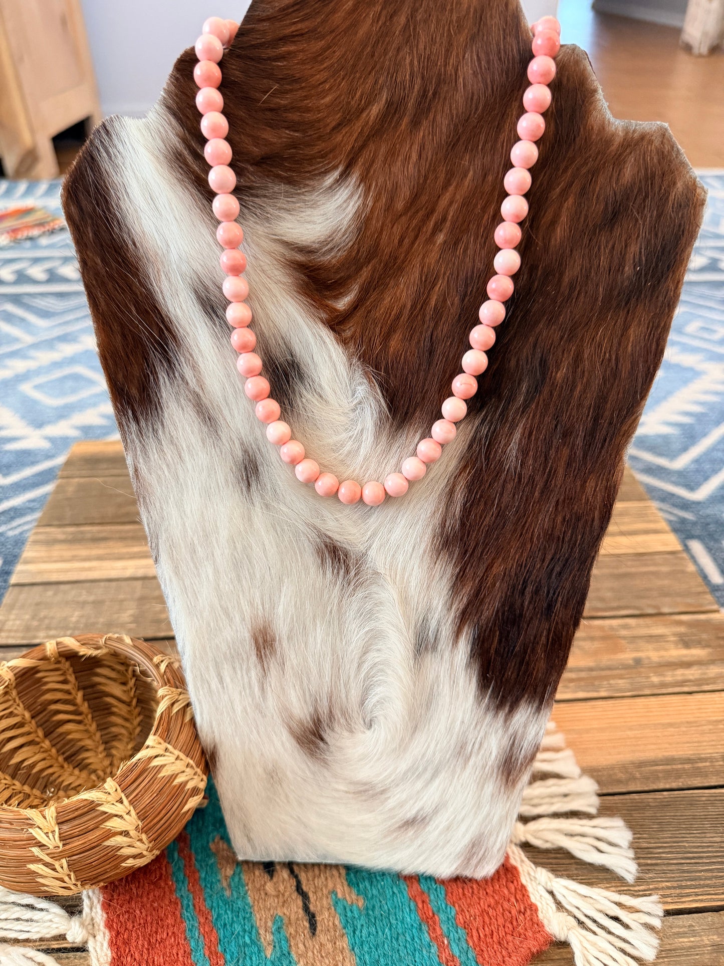 Handcrafted 8mm Queen Pink Conch 18” Beaded Necklace