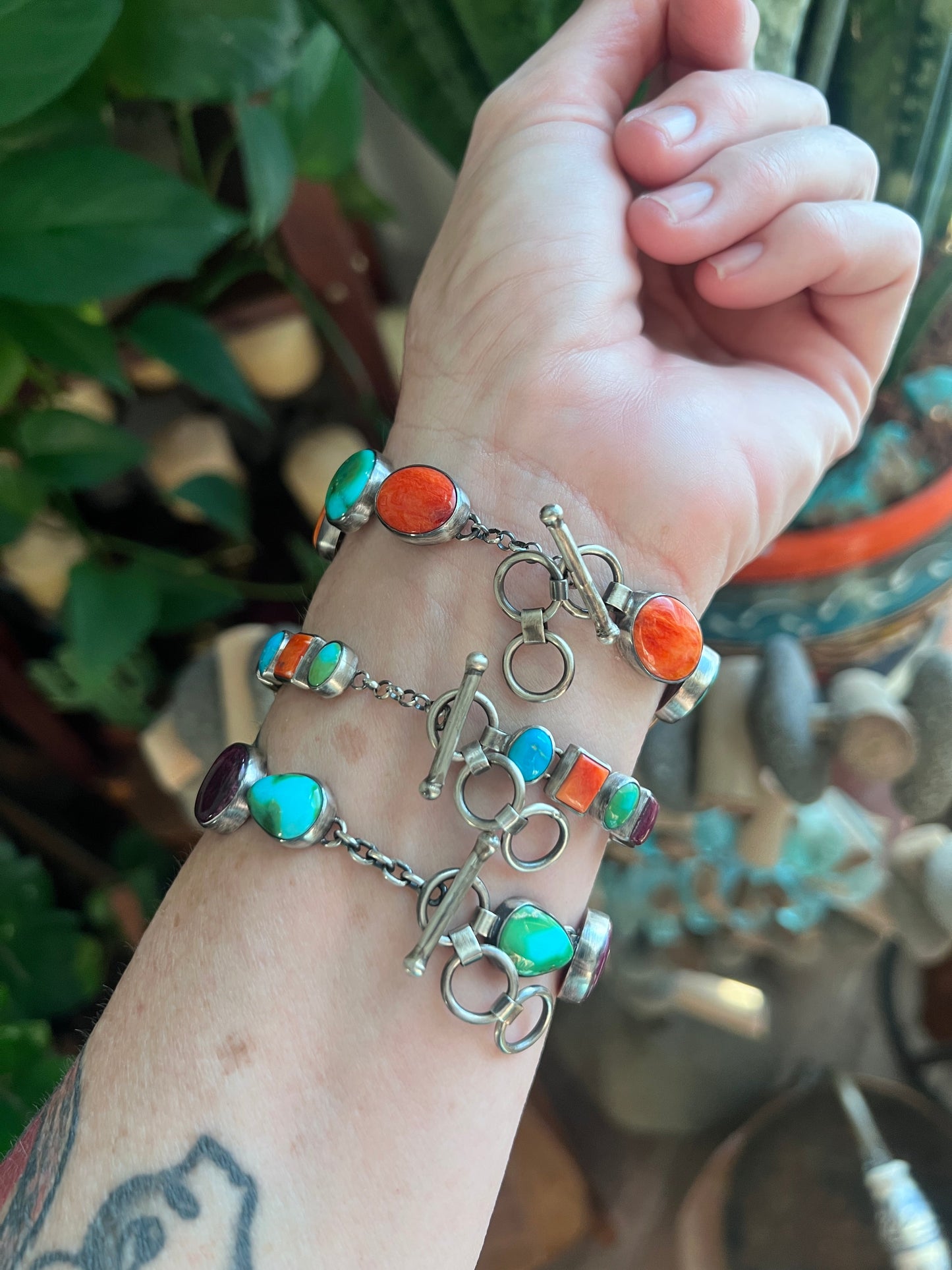 Loretta Delgarito Sterling Silver Electric Rainbow Link Turquoise and Spiny Oyster Bracelet: Ovals, Circles and Pears