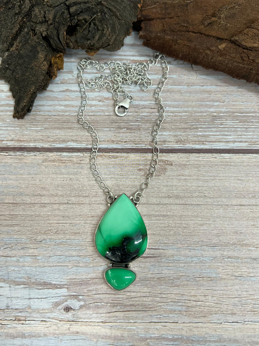 Handmade Sterling Silver Emerald Rose Necklace with Signed Nizhoni