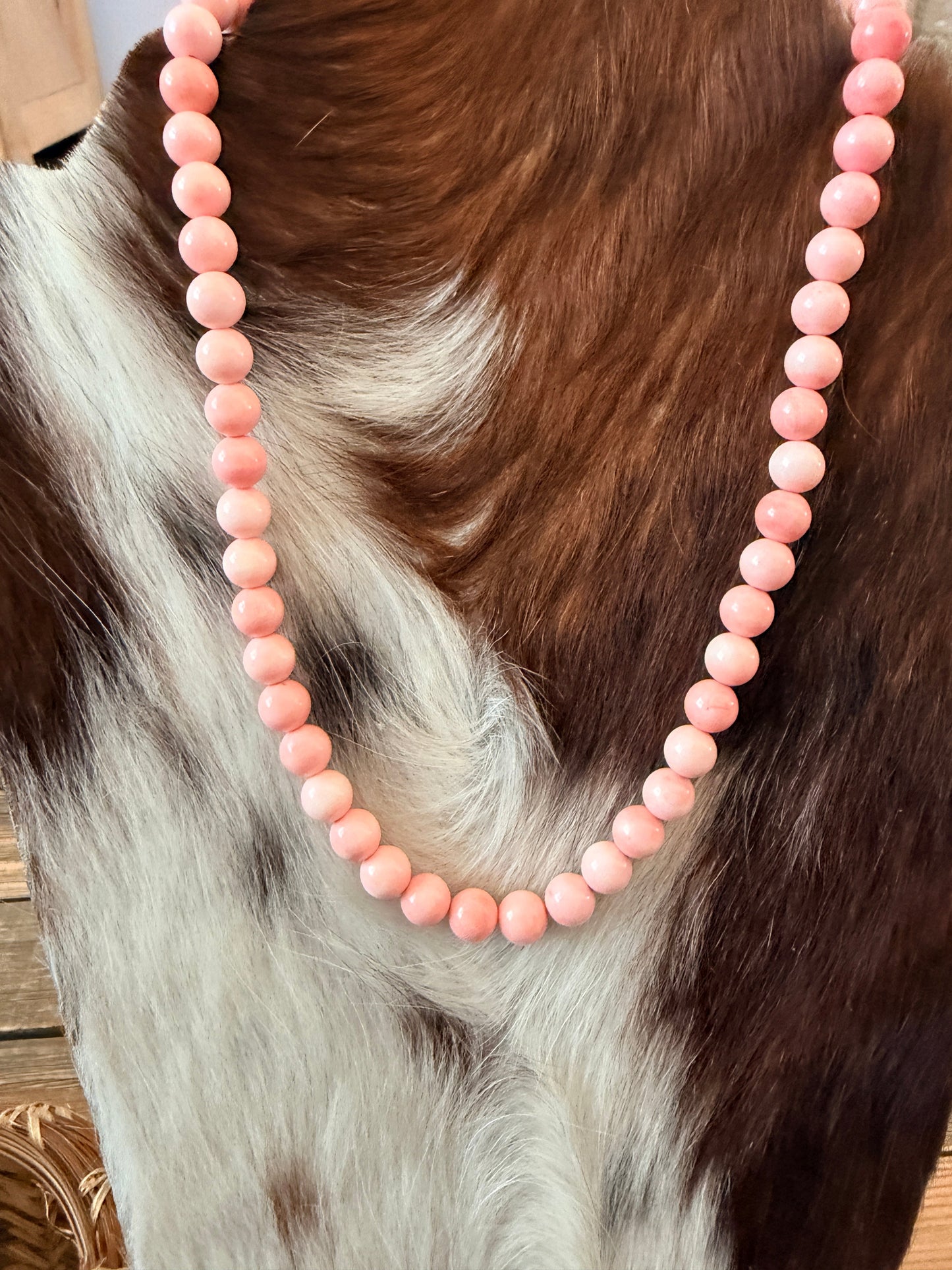 Handcrafted 8mm Queen Pink Conch 18” Beaded Necklace