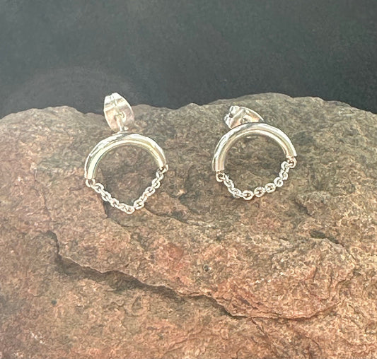 HALF CIRCLE EARRING W/ CHAIN
