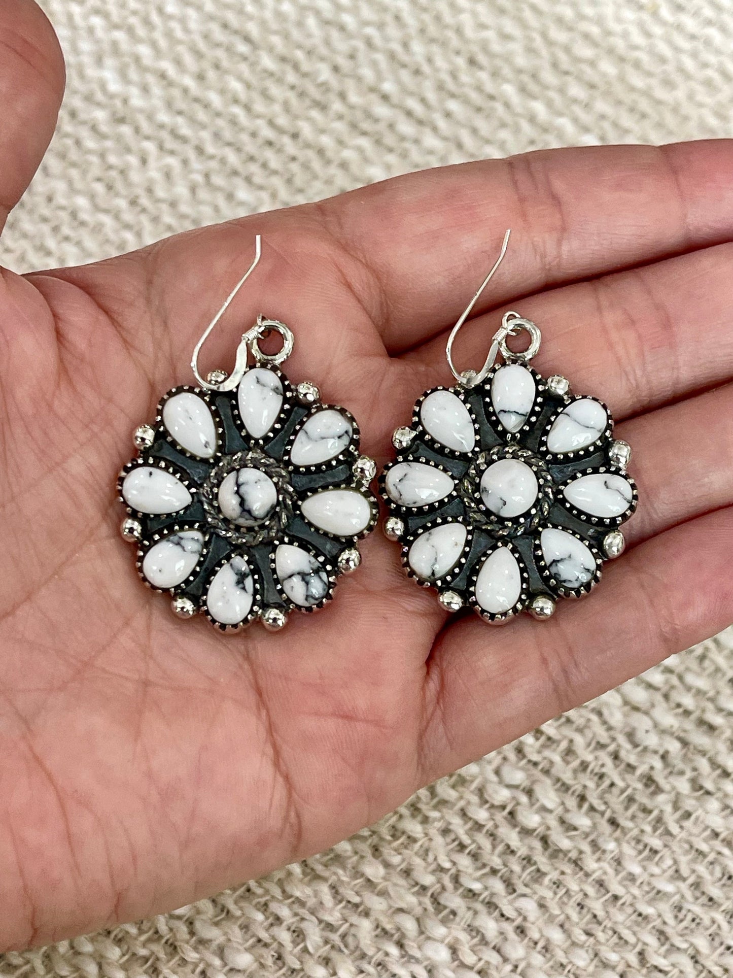 Beautiful Sterling Silver & White Buffalo Necklace And Earring Set