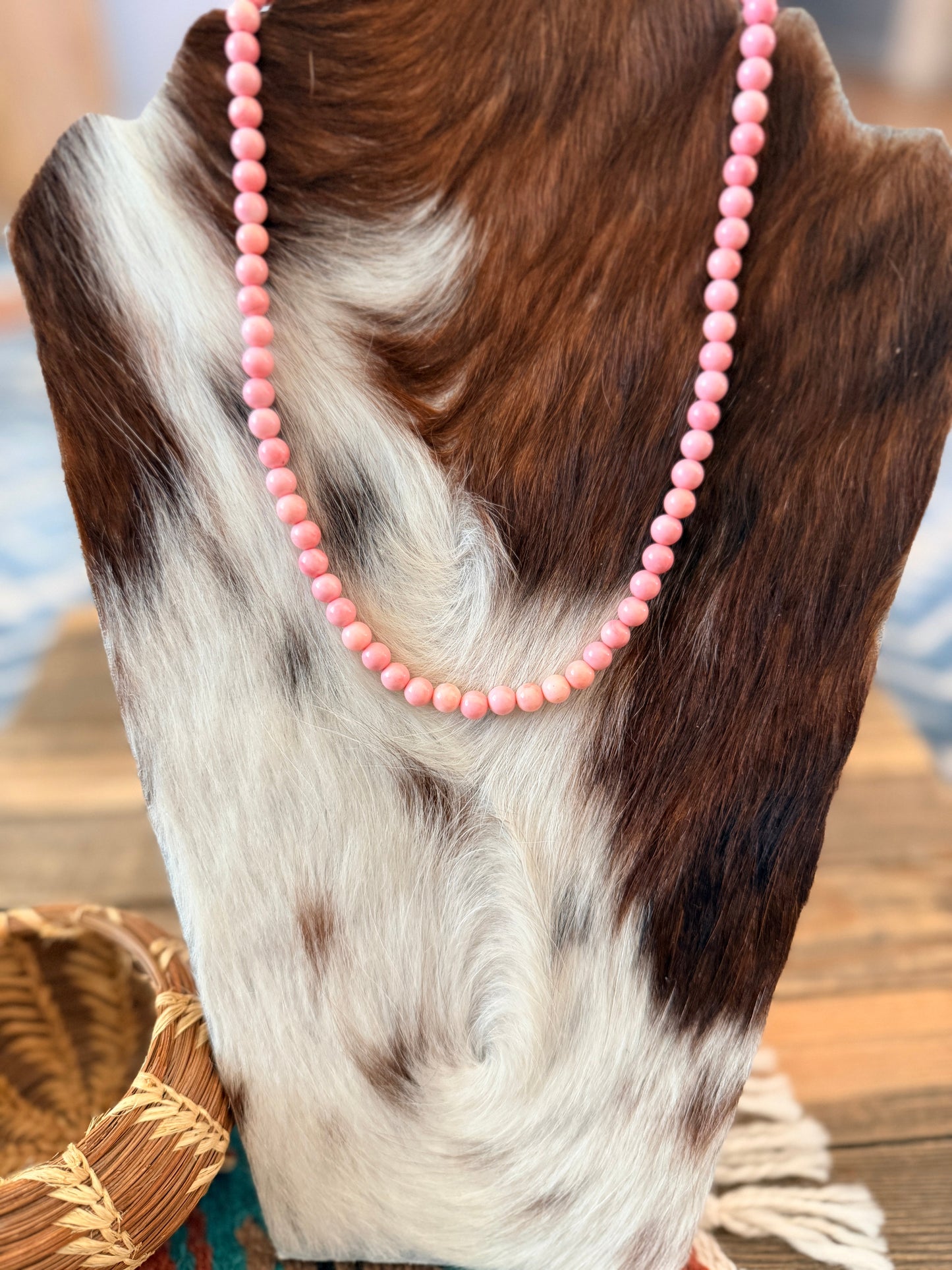Handcrafted 6mm Queen Pink Conch 18” Beaded Necklace
