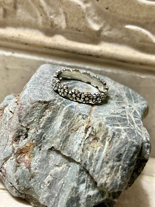 Daisies All Around Sterling Silver Ring 1/8”