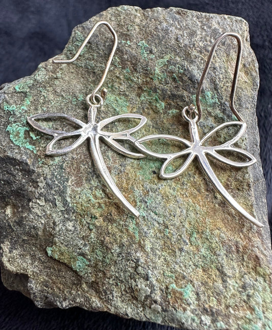 SIMPLE DRAGONFLY EARRING ON HOOK