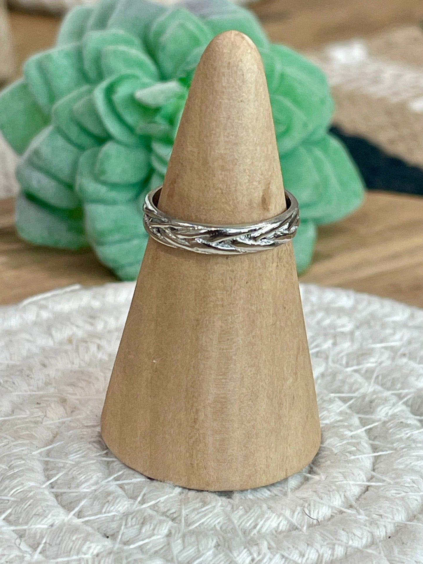 The Bijoux Vault Vintage Silver Band Ring Sz 6.5