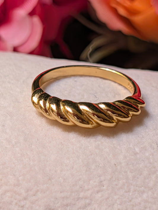 14k Gold Twist Band Ring