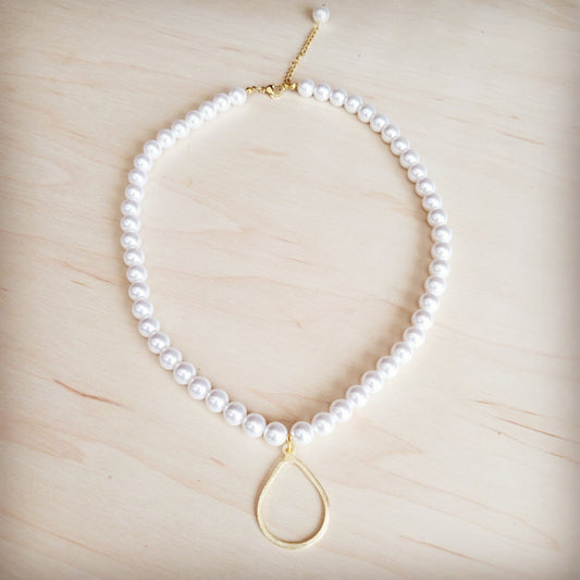 **Glass Pearl Collar Necklace w/ Gold Pendant 257kg