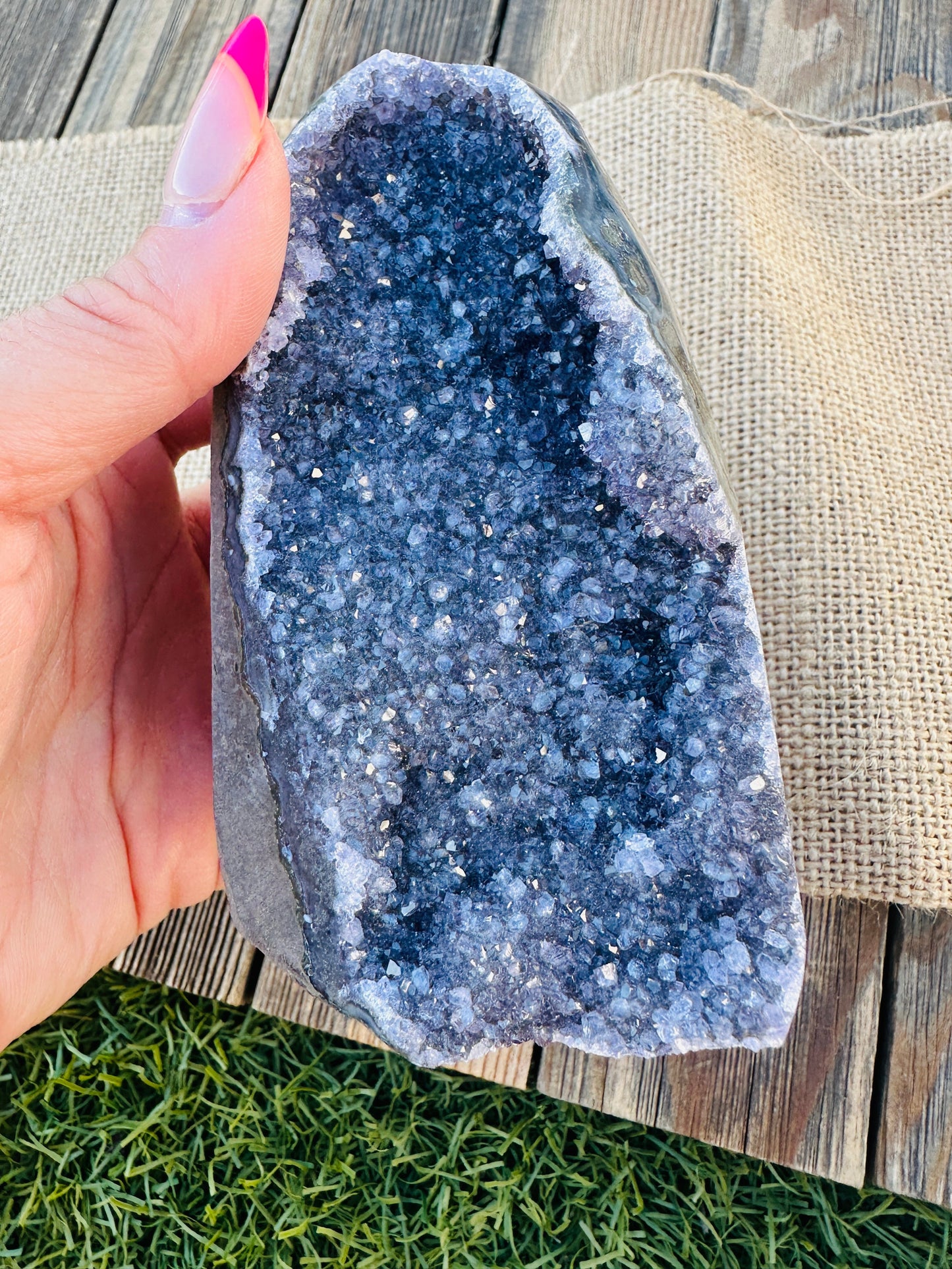 Nizhoni Crystals ✨ Amethyst Cathedral Geode