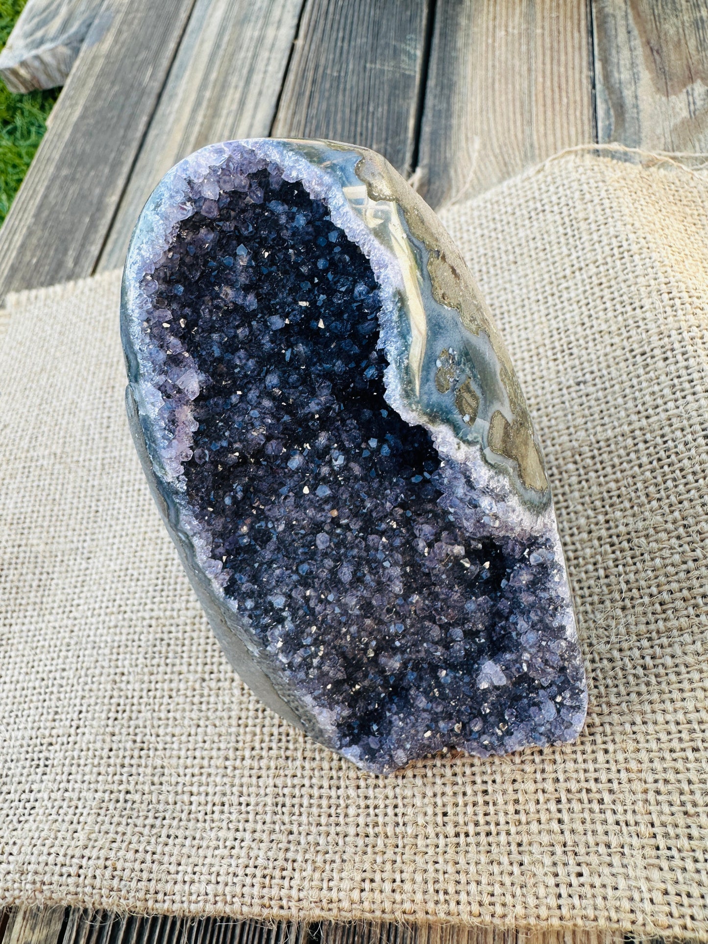 Nizhoni Crystals ✨ Amethyst Cathedral Geode