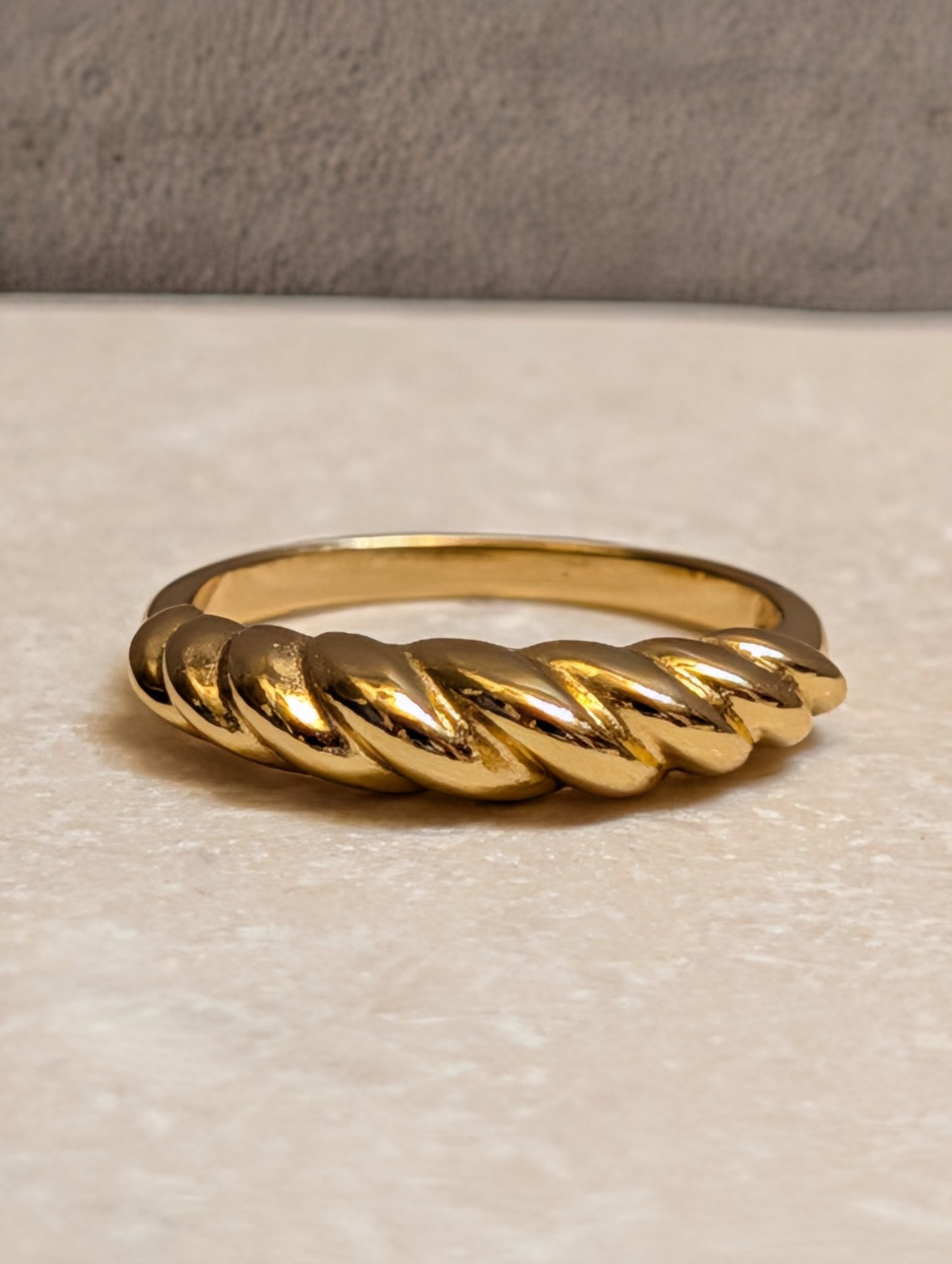 14k Gold Twist Band Ring