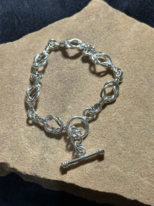 INTERTWINED LINKS BRACELET