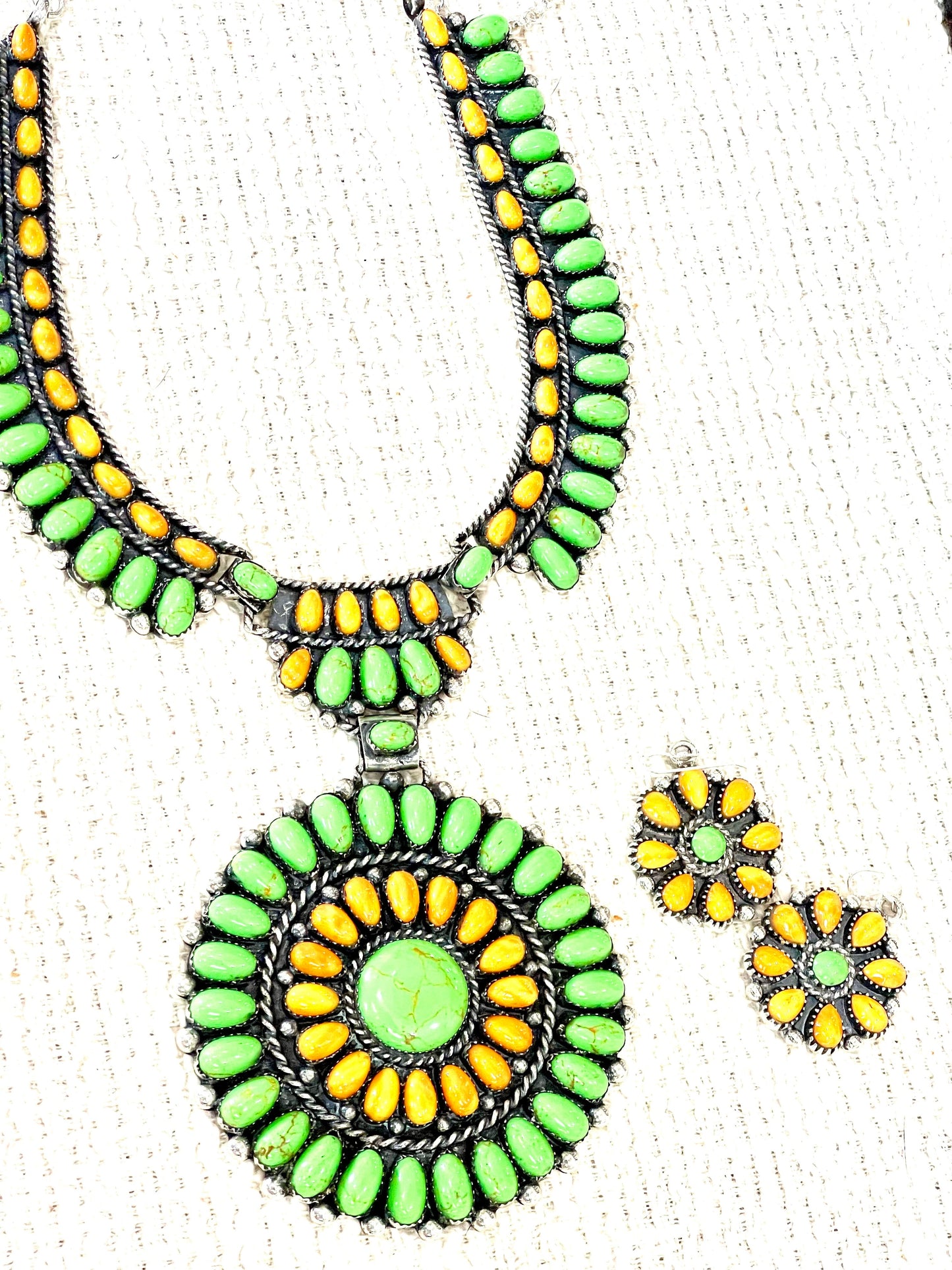 Beautiful Sterling Silver, Dyed Kingman Turquoise & Orange Spiny Cluster Necklace And Earring Set
