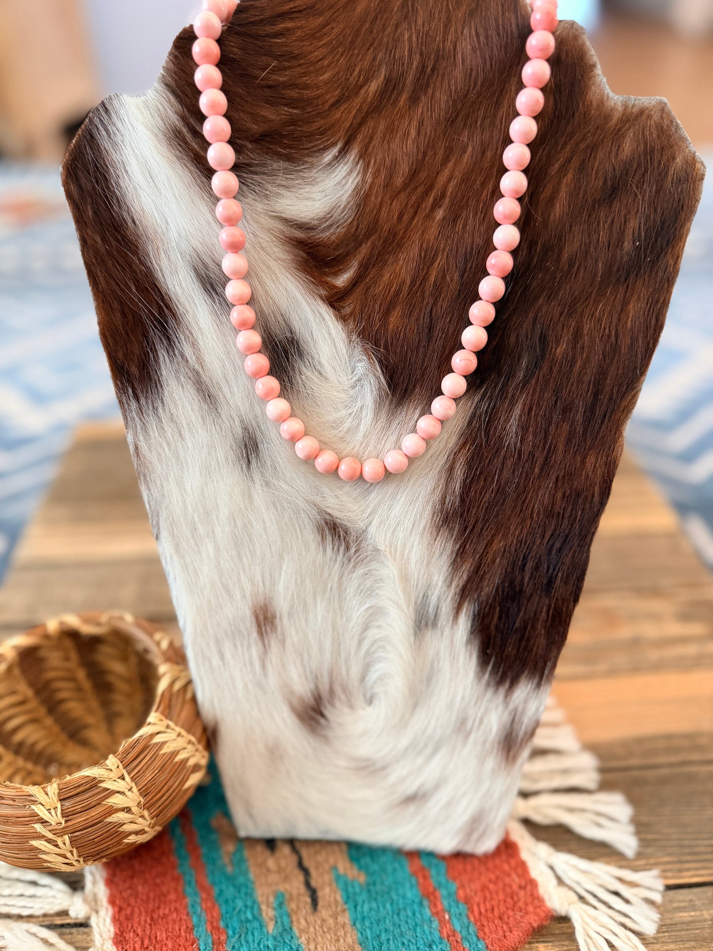 Handcrafted 8mm Queen Pink Conch 18” Beaded Necklace