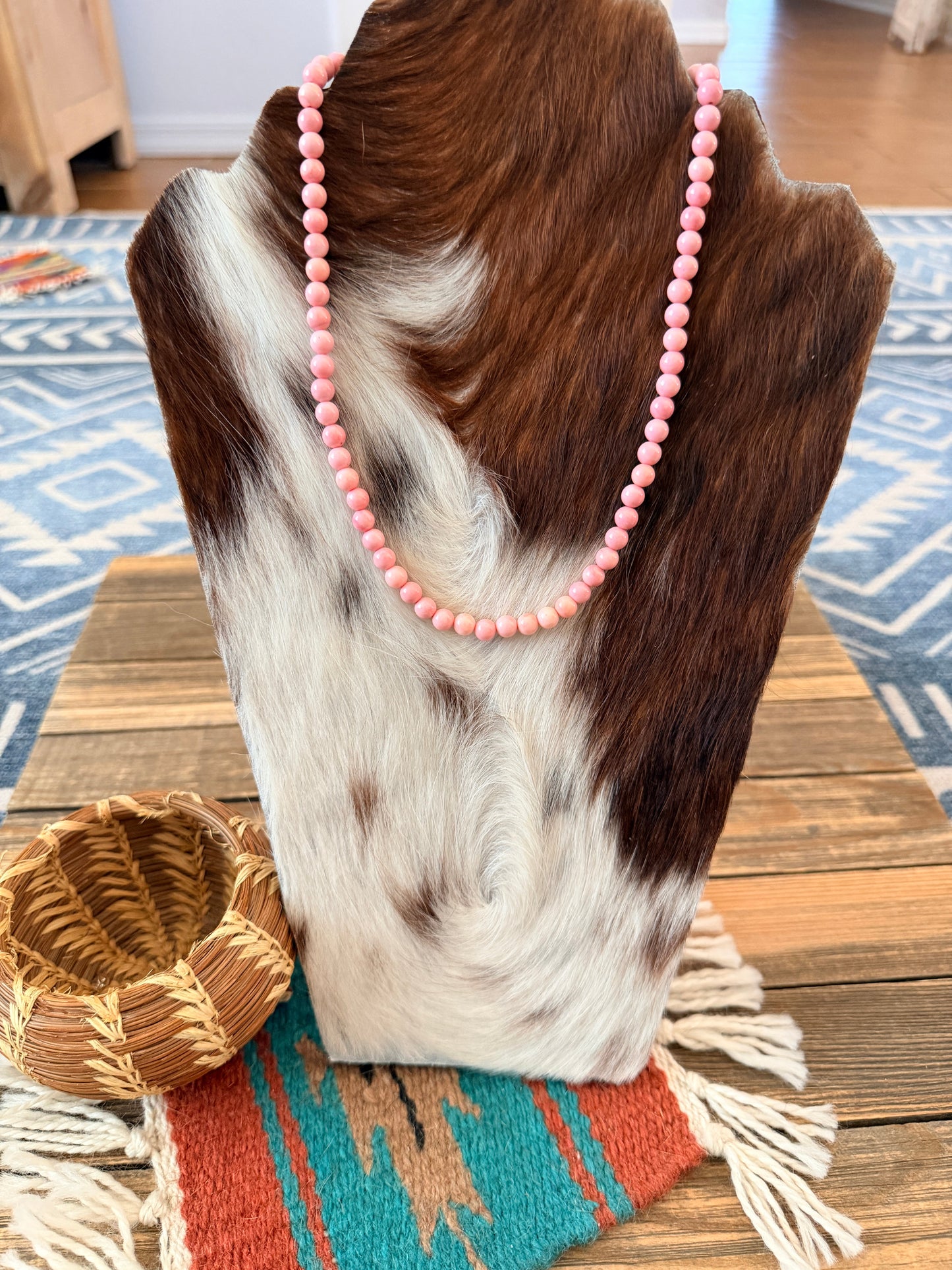 Handcrafted 6mm Queen Pink Conch 18” Beaded Necklace
