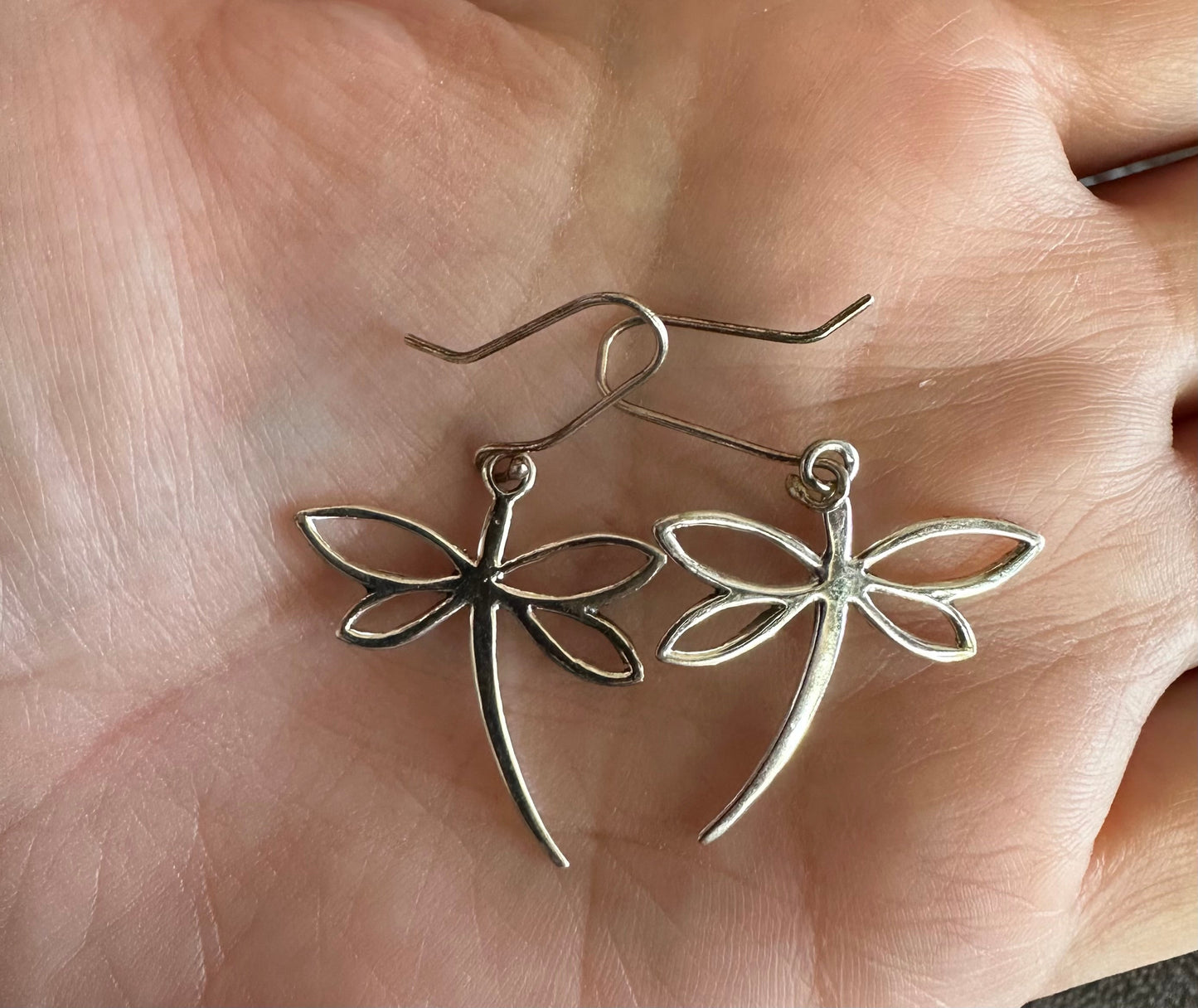 SIMPLE DRAGONFLY EARRING ON HOOK