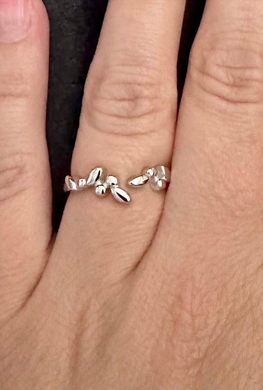 Sterling Silver Ivy Band Ring