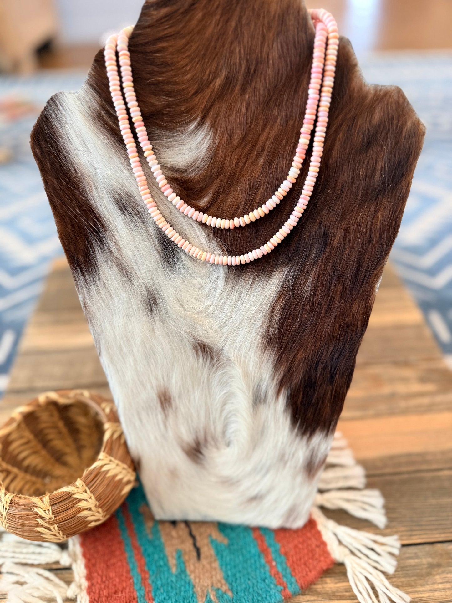 Handcrafted Queen Pink Conch Beaded Necklace