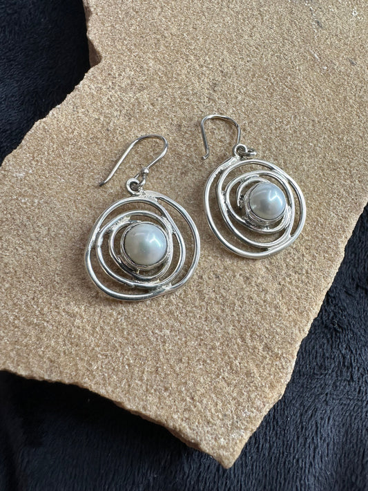 Swirl Earrings w/ Pearl on Hook