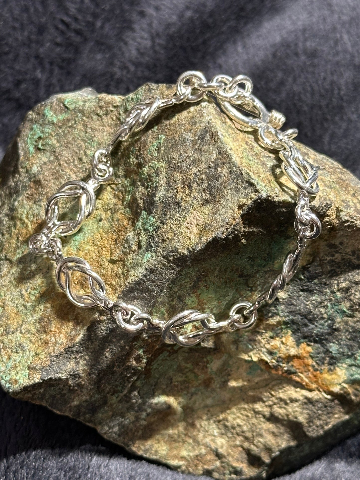 INTERTWINED LINKS BRACELET