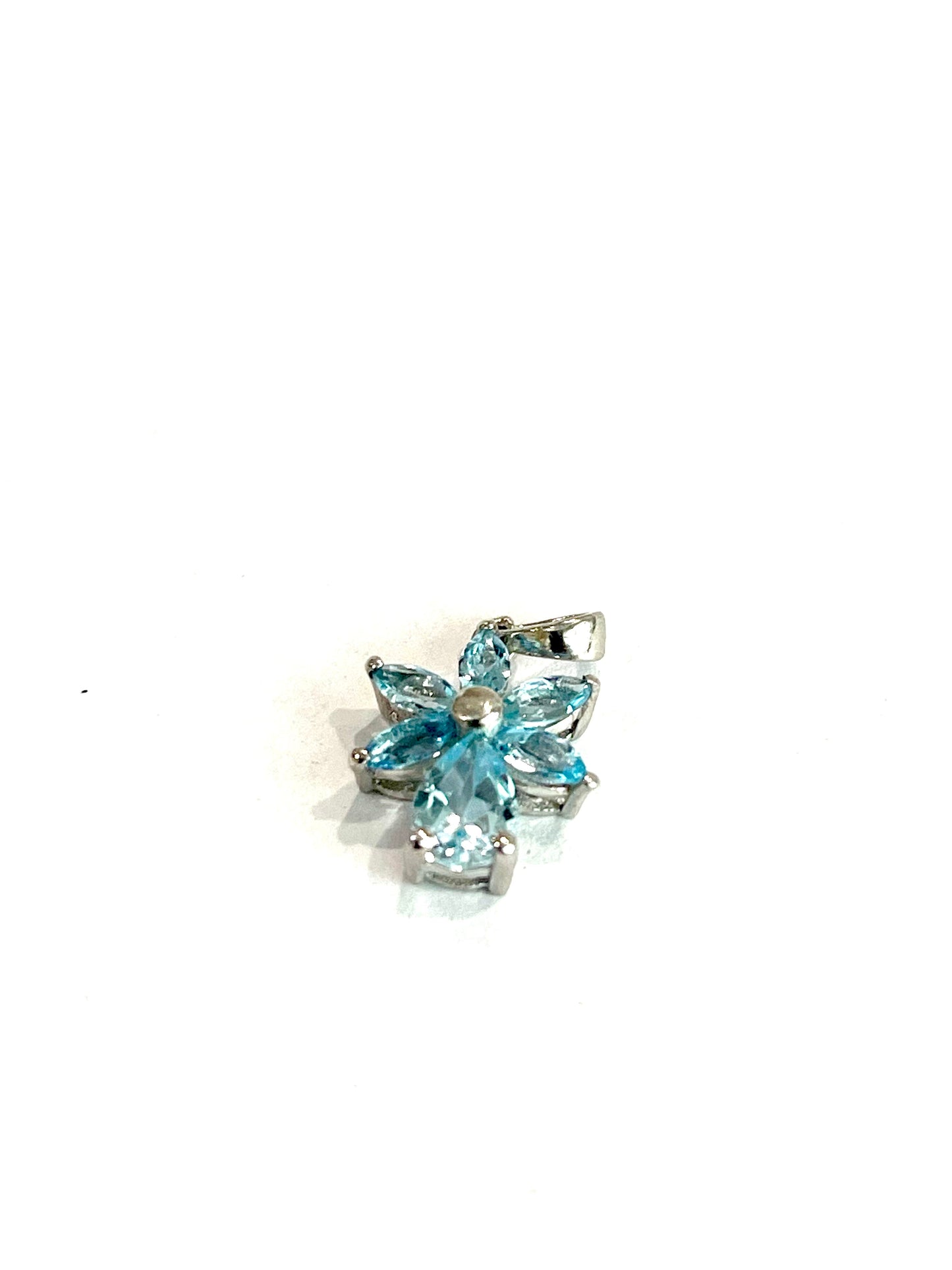 The Bijoux Vault Vintage Light Blue Pendant