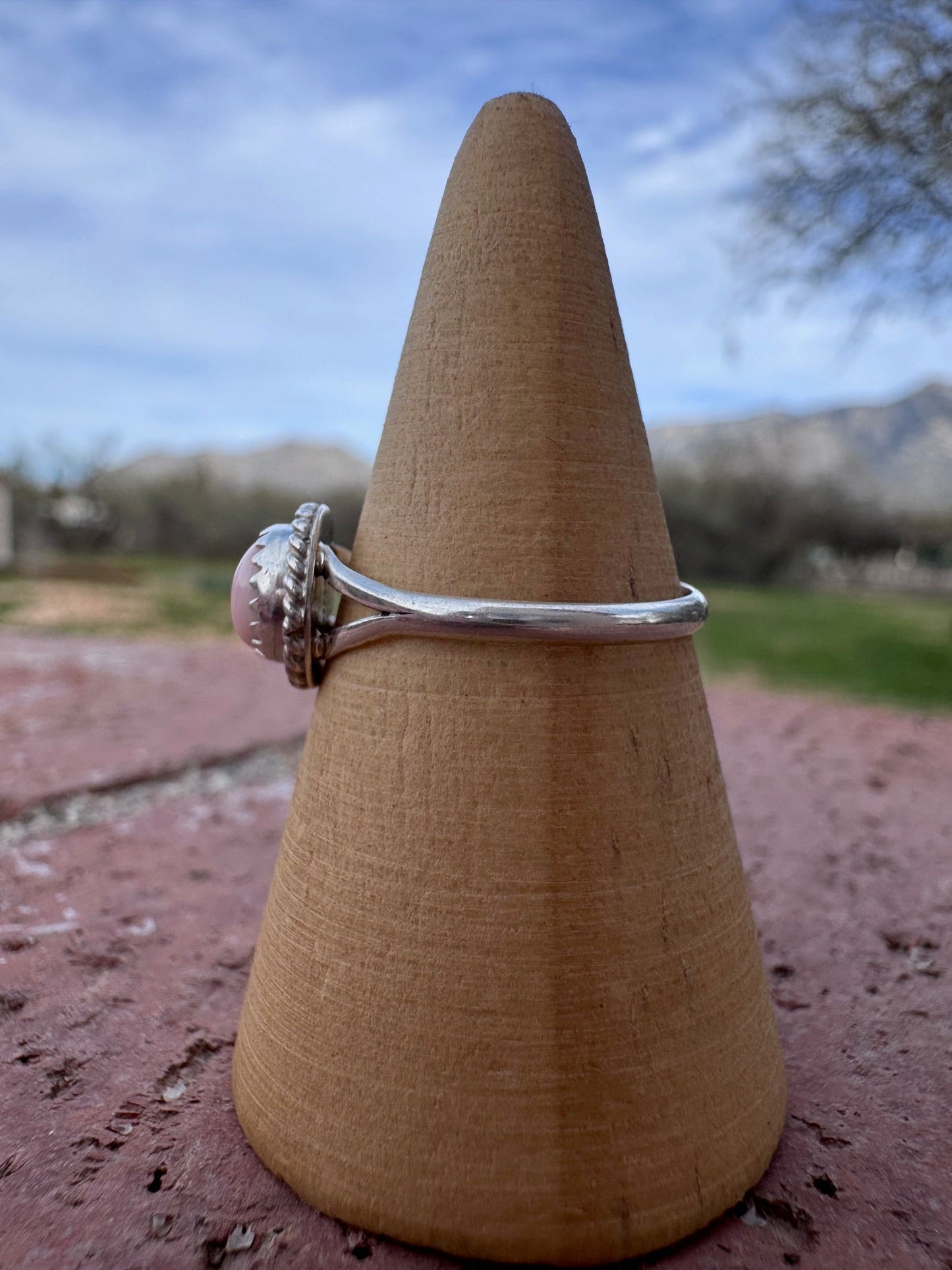 Handcrafted Queen Pink Conch & Sterling Silver Band Ring Size 7.75