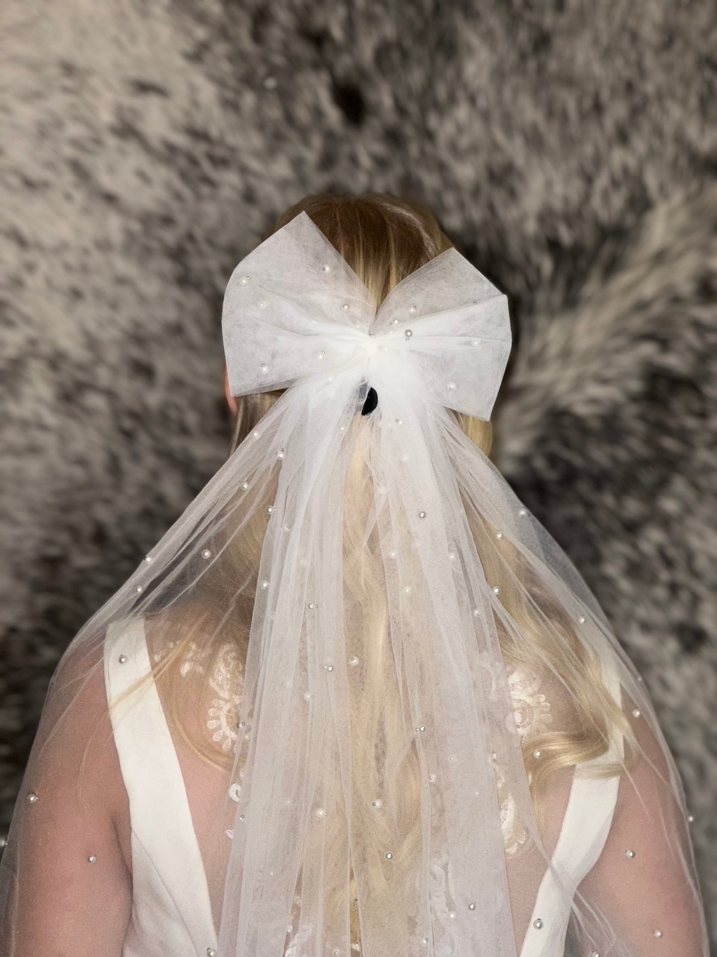 Pearl Bow Veil