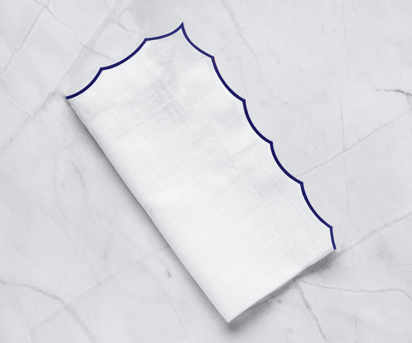 White scalloped napkins for weddings