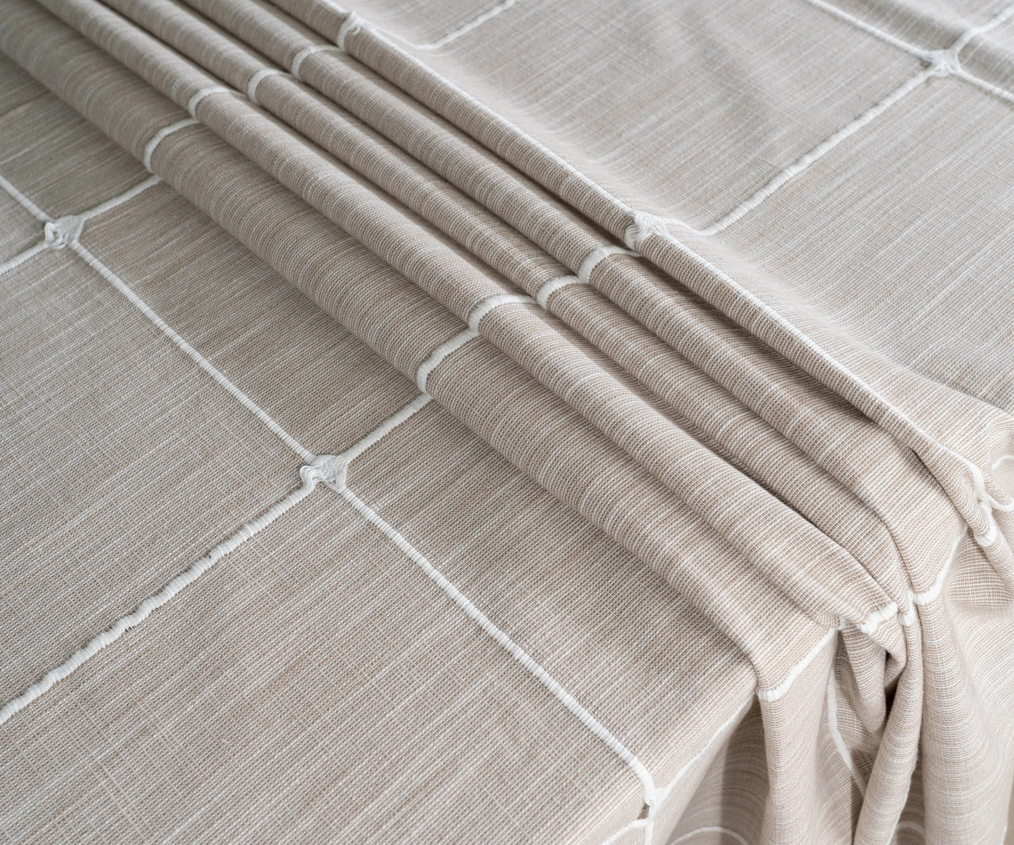 Beige Plaid Tablecloth With Tassel