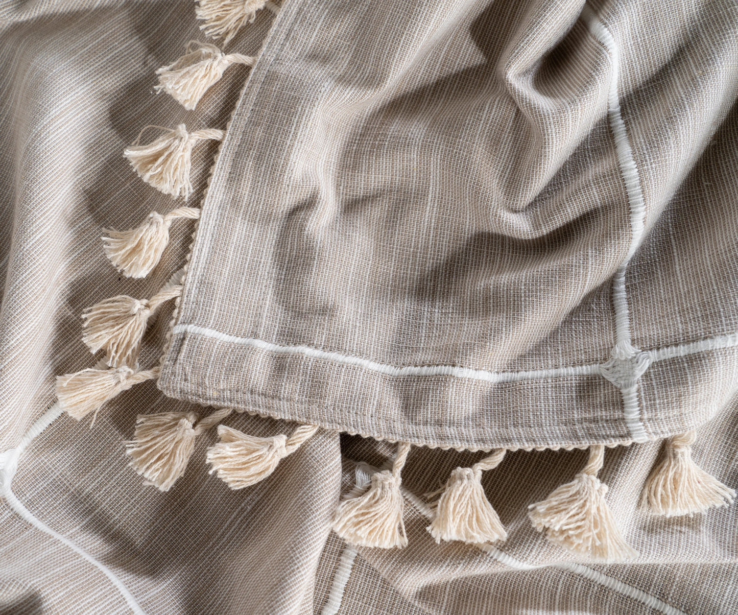 Beige Plaid Tablecloth With Tassel