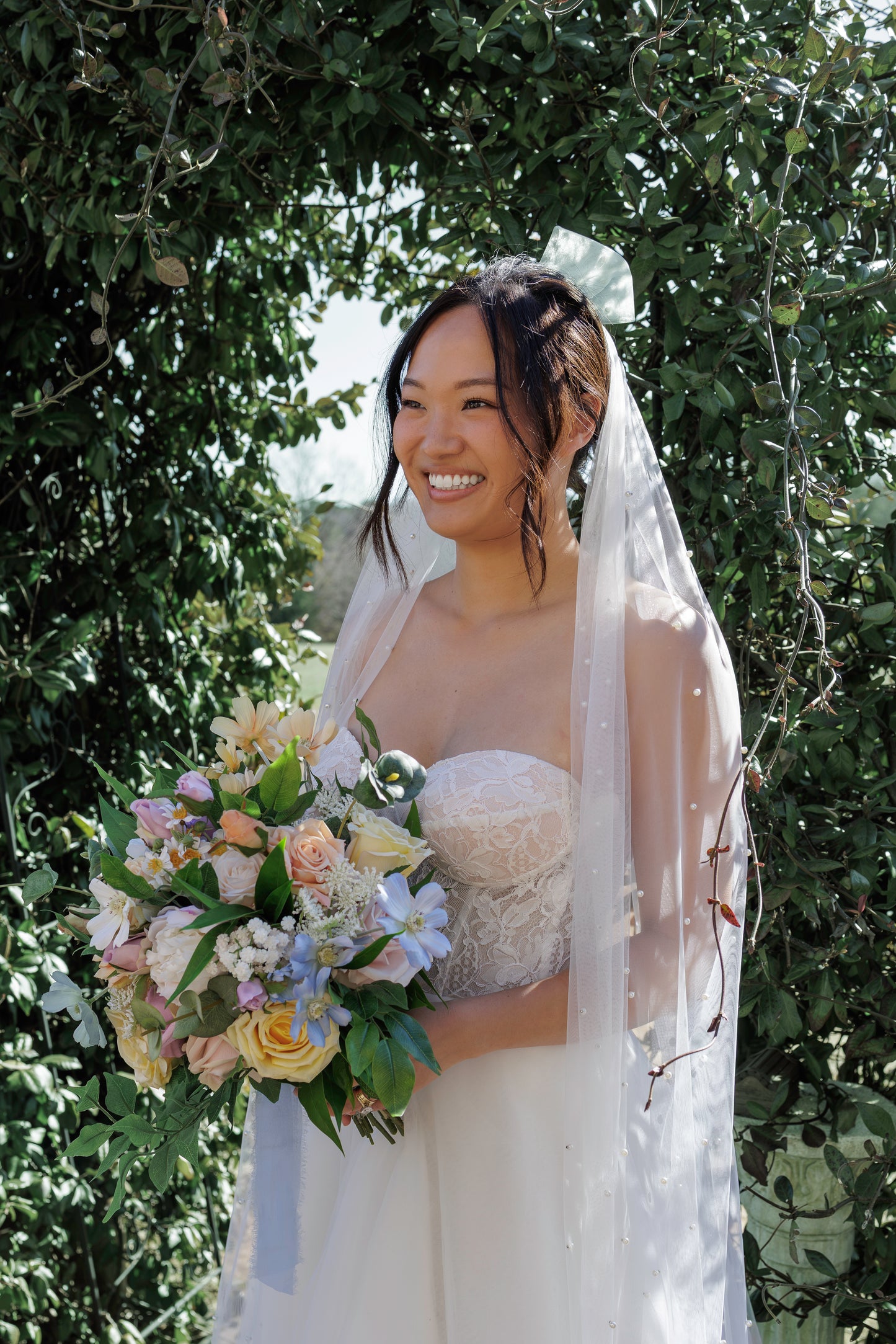 Pearl Bow Veil
