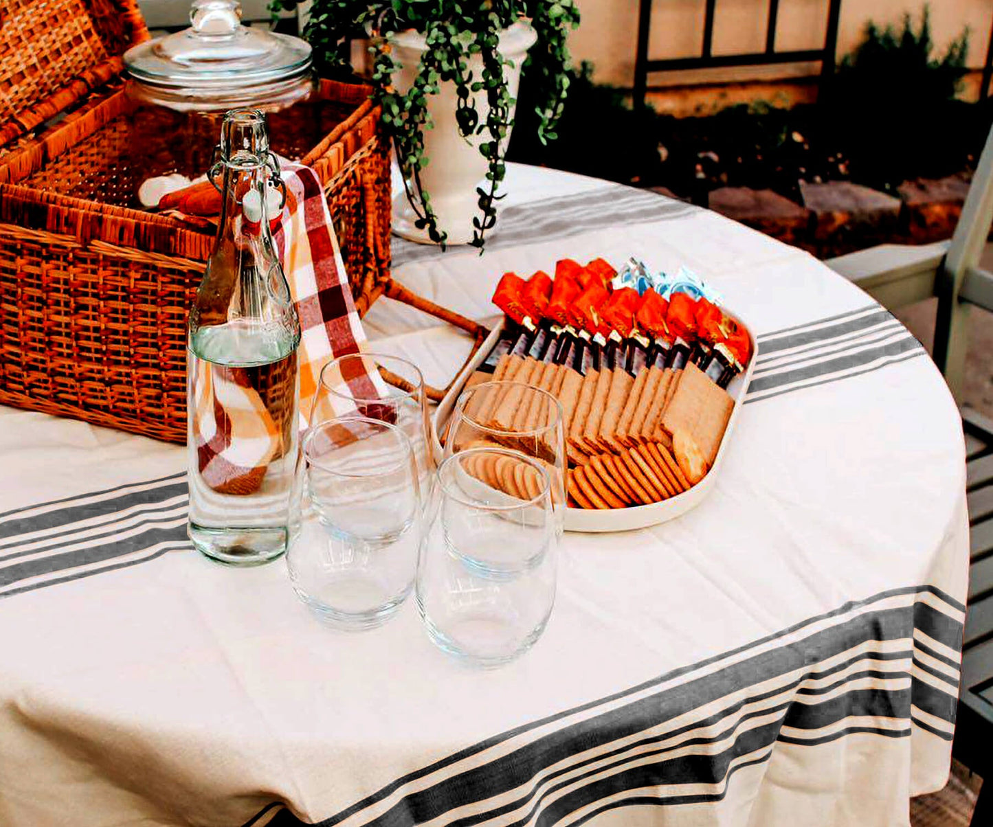 Round Tablecloths - Tablecloth for Round Tables