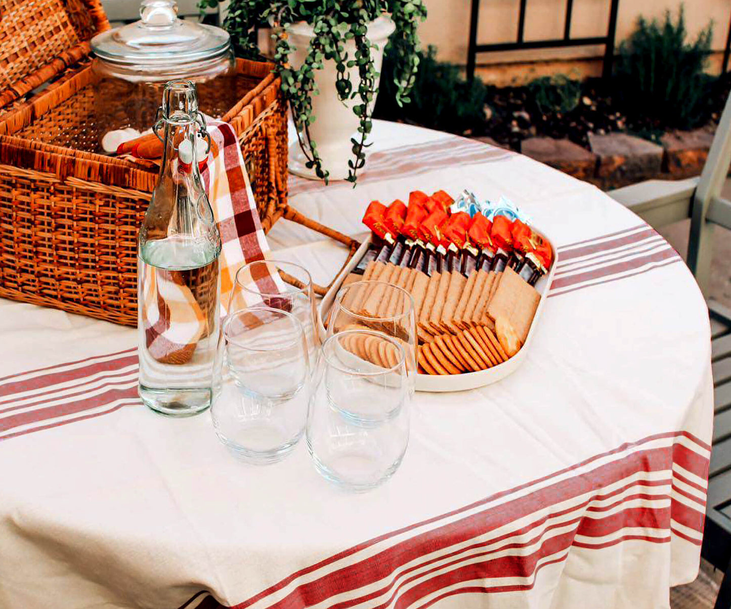 Round Tablecloths - Tablecloth for Round Tables