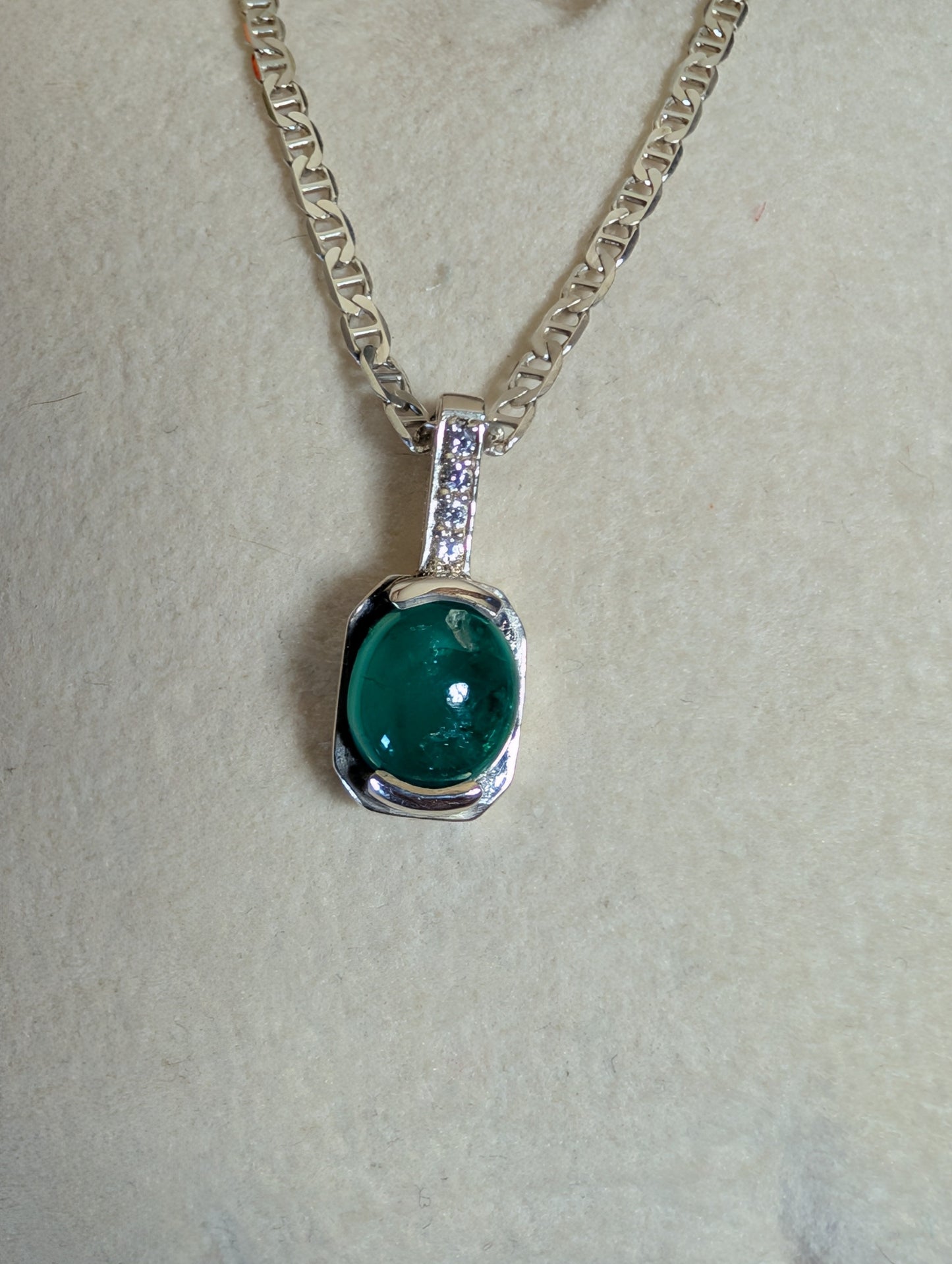 Emerald Necklace in Sterling silver set 6A
