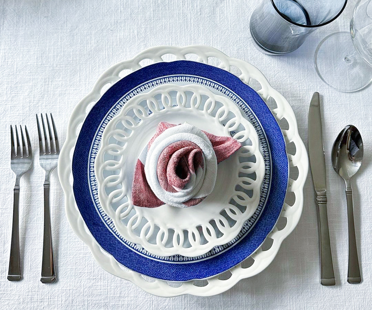 White Napkins Linen - Red Border